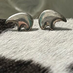 Native   Vintage Pauline Nelson Sterling Silver Bear Shaped Earrings